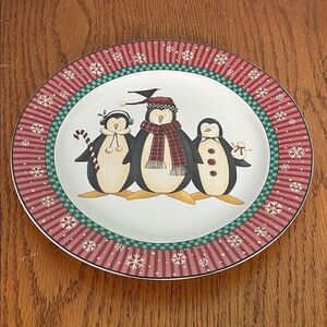 Debbie Mumm Sakura Penguin Plate with Red & Green & snowflakes like new 1998
